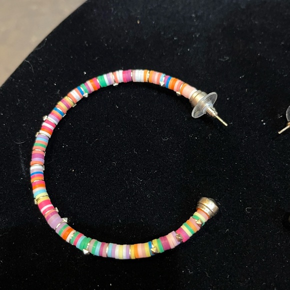 Kendra Scott Reece Large Hoop Earrings in Neon Mix - Picture 4 of 4